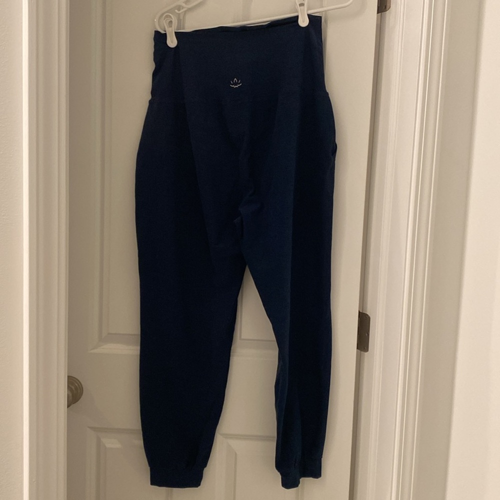 Beyond the Bump yoga joggers - Picture 3 of 5